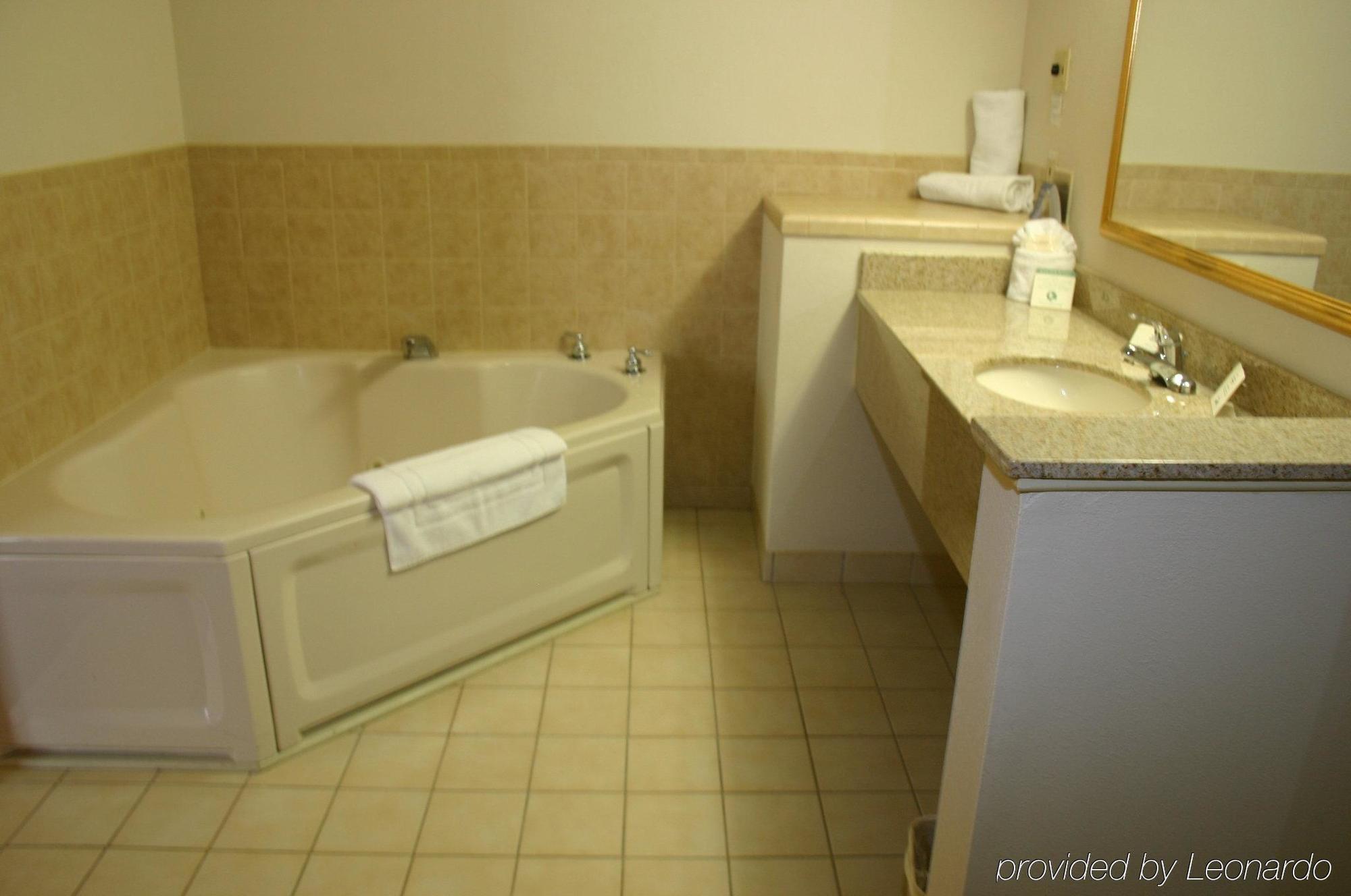Holiday Inn Express Hotel & Suites Vinita By Ihg Rum bild