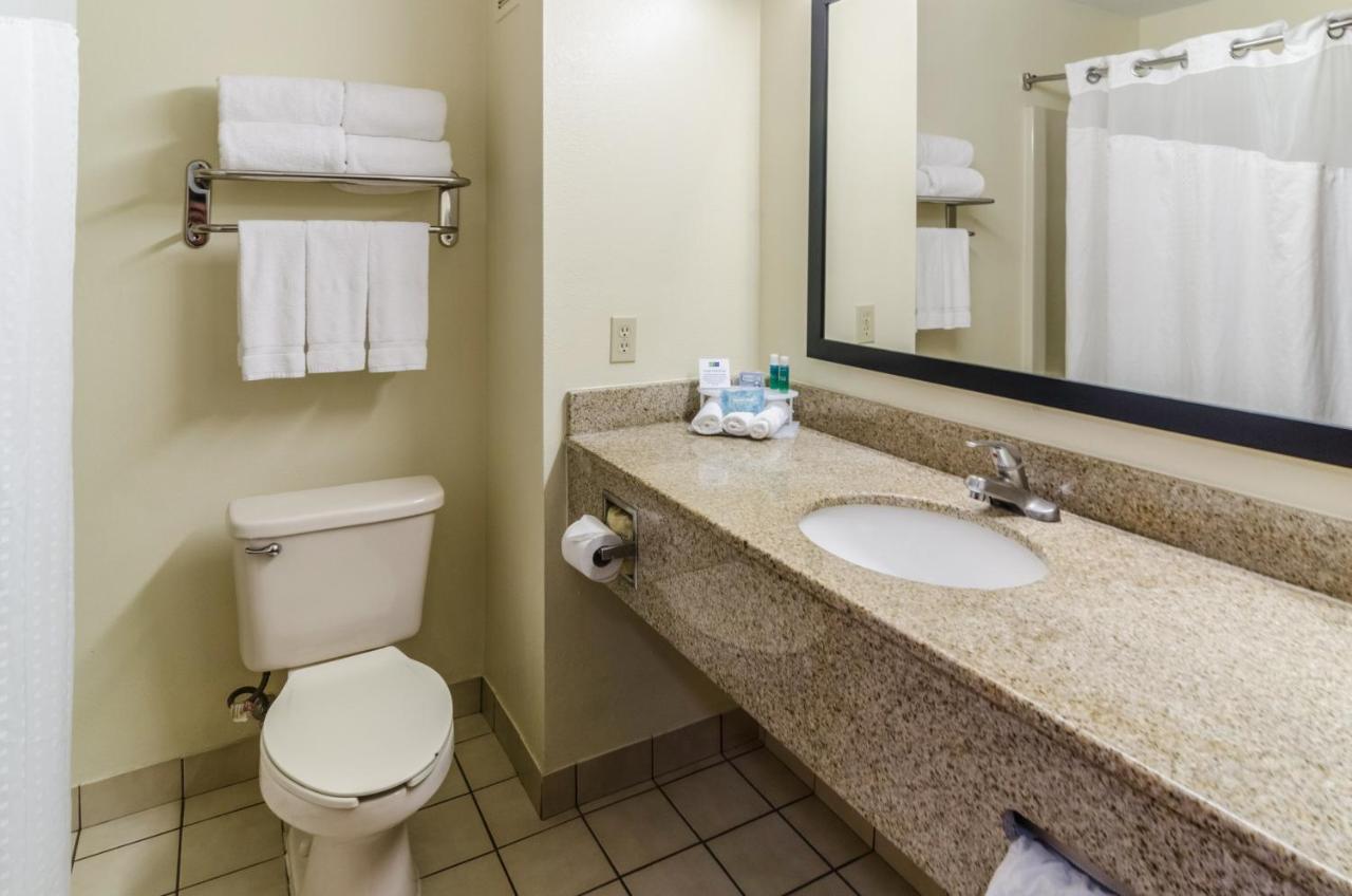 Holiday Inn Express Hotel & Suites Vinita By Ihg Exteriör bild